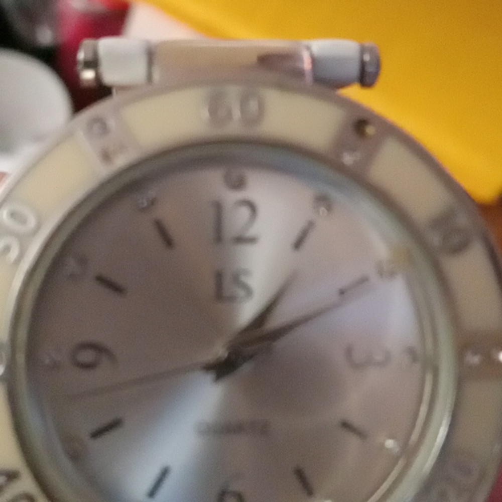 White watch - Picture 3 of 3